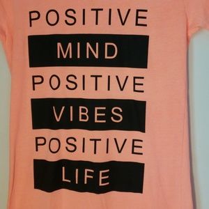 🙏🏼🙏🏼NWT💋💋long positive tee with side slits